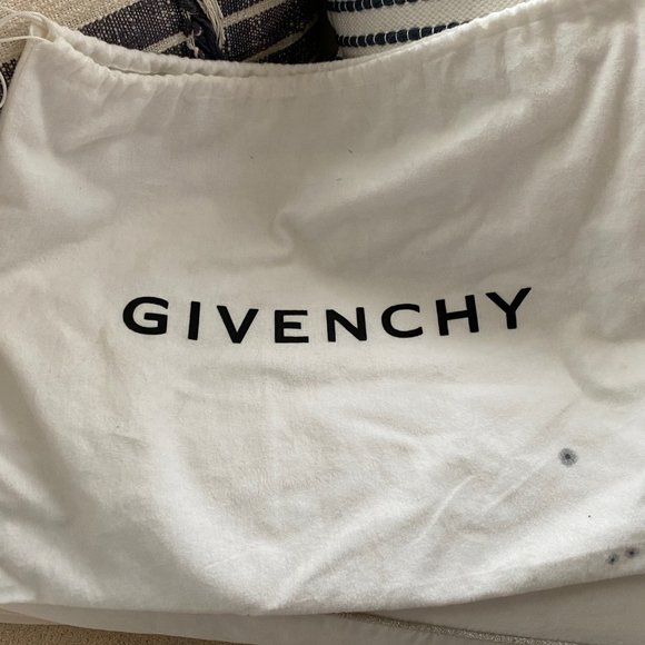 Authentic Givenchy Lambskin Nightingale - Picture 3 of 10